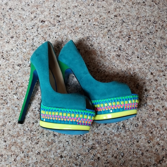 Beautiful heels!!!!! Size 5.5 New - Picture 4 of 7